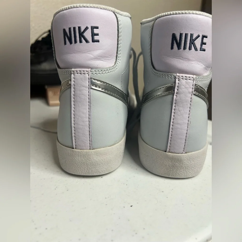 Nike Blazer Mid '77 GS Platinum Grape Moon Silver Sneakers DA4086-010 Youth 5.5